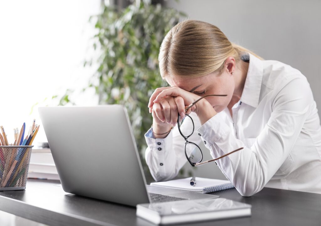 As doenças ocupacionais estão entre as principais causas de afastamento dos colaboradores no ambiente de trabalho.